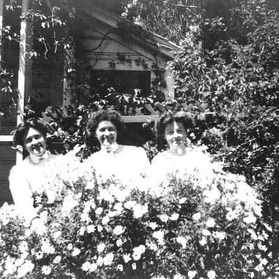 Two Ellerhorst sisters & friend (Mariotti:Downer): Two Ellerhorst sisters & friend in the garden.