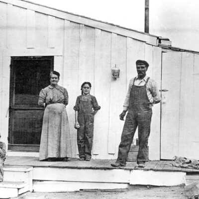 Ignacio Martinez Family standing (Vincent)