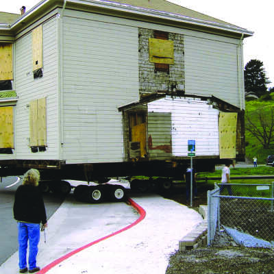 Faria House move hi-res #2 (Margaret Prather)