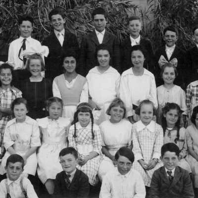 1922 Class photo, Tessie Curran Row 3, far left (McMaster)