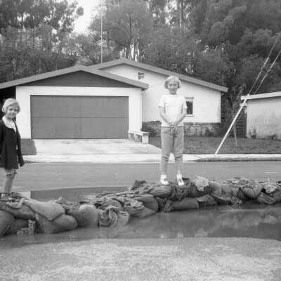 Carol de Young and sister:1958 flood #1
