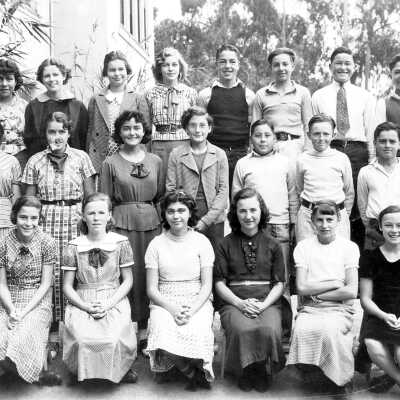 1936 Class photo, 8th grade (Fernandez)