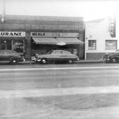 Tommy's-original #1 (Prather): The above photo, from the late 1940s/early 1950s, shows Deveroux’s Pinole Coffee Shop on the
left. The space in the middle, next to Tommy’s Coffee Cup, had a variety of tenants. It was a restaurant,
a pool hall in the 1940s, a bait-and-tackle store in the 1950s, and the Luiz Bike Shop in the
1960s.
