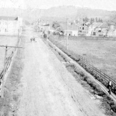 1900 Tennent Avenue looking south