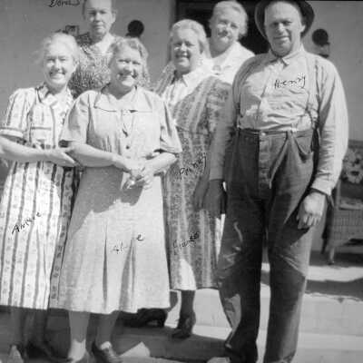 Ellerhorst children older (Mariotti:West): Ellerhorst Children. These are the six Ellerhorst children, none of whom married: Annie, Dora, Alice, Frances (Pansy), Emma, and Henry. 
