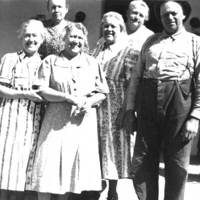 Ellerhorst children older, no names (Mariotti-Downer): Ellerhorst Children. These are the six Ellerhorst children, none of whom married: Annie, Dora, Alice, Frances (Pansy), Emma, and Henry. 