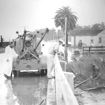 Flood of 1958 #6 - Railroad Ave. bridge (Mariotti)
