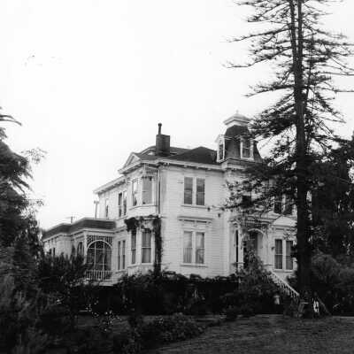 Fernandez Mansion vertical: Fernandez Mansion is Pinole’s most historic home and one of two buildings in the city on the National Register of Historic Places. The other is the 1915 Bank of Pinole.  undefined