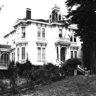 Fernandez Mansion (looking north): Fernandez Mansion is Pinole’s most historic home and one of two buildings in the city on the National Register of Historic Places. The other is the 1915 Bank of Pinole.  undefined