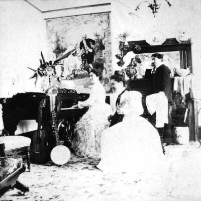 Fernandez children playing music (Mariotti)