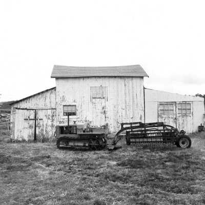 Tennent Ranch slaughterhouse (Armstrong): Tennent Ranch slaughterhouse with farm equipment outside