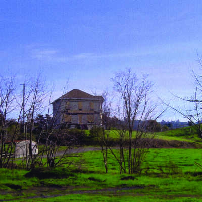 Faria House boarded up 2:12:05 (Margaret Prather)