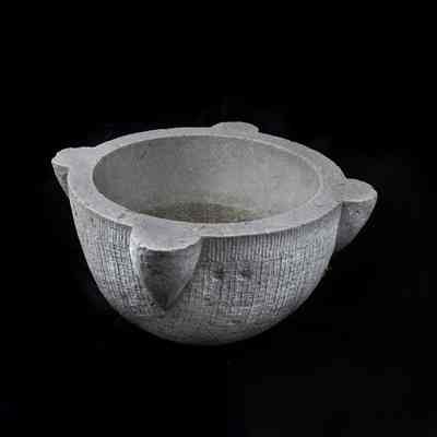 Feeding Trough / Cuve à nourriture