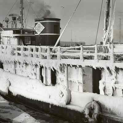 Tug John Roen V