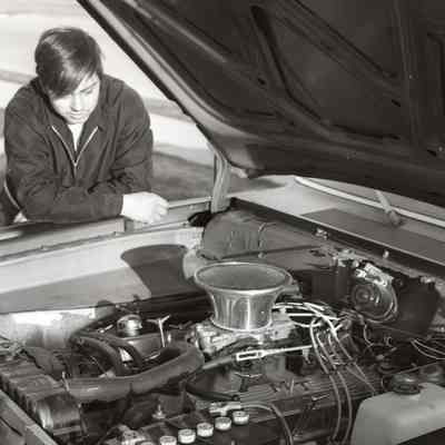 Plymouth Duster Engine