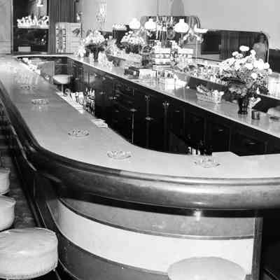 Lakeside Hotel Bar