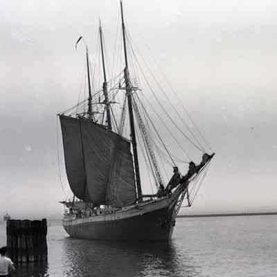 Oliver Perry sail boat
