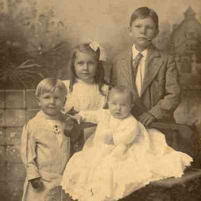 Julius, Blanche, Glen, and Clyde Grindstaff