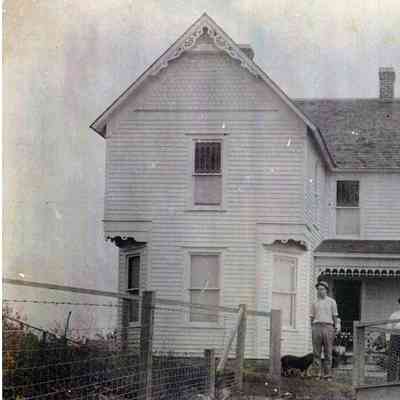 Lutes House