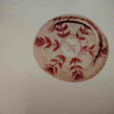 Round, flat decorative Basket