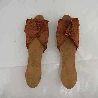 Wooden soled shoes, open toe