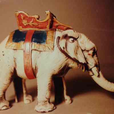 Elephant, Pull-Tail