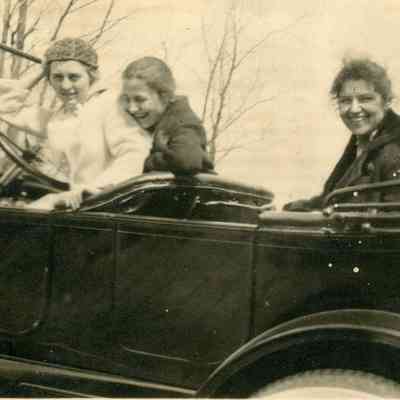 Margaret Larrison, Lois Clark, Minnie Wheatley, Ruth Tucker 1915
