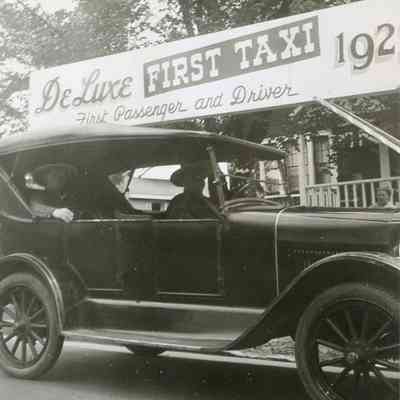 DeLuxe First Taxi
