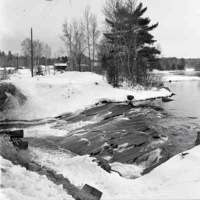 Amabe de Fonte River, Eau Claire, Ont. Icy River