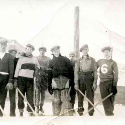 Image of 8 boys with hockey sticks