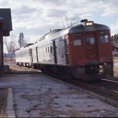 2 Bud Car train from Toronto T.# 673