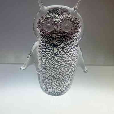 21.4.25j Mid-Century Murano Art Glass Owl with Silver Foil Inclusion