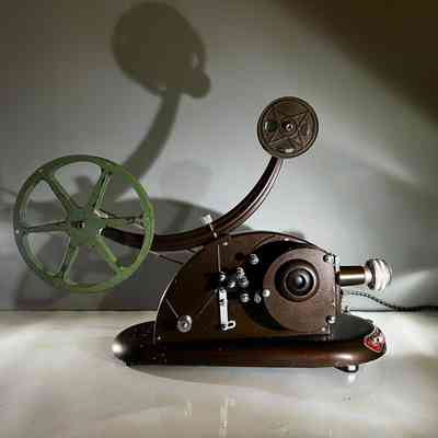 26.11.25a Vintage Pathescope GEM projector (circa late 1940s–1950s) 16mm Space Age!