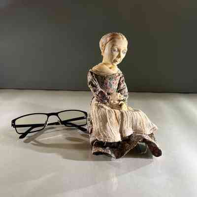 5.4.25d Vintage Puppet by Alan Platt – "Seamstress" – Handcrafted Stop-Frame Character