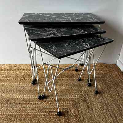 18.11.25a Mid-Century Nesting Tables, 3 Black Marble-Effect Formica Tops & Atomic feet