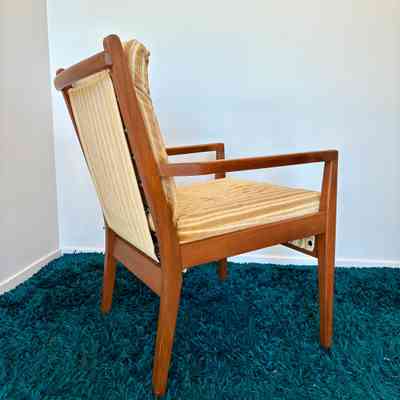 206.25a Vintage 'Cintique' Lounge Chair – NZ-Made by Don Furniture, Original Teak