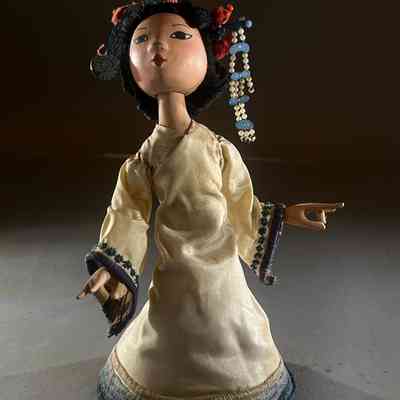 Handcrafted Stop-Motion Puppet – Court Dancer / Performer (c.1970s–1990s)