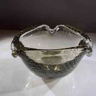 17.3.25e Vintage art glass bowl with bubble