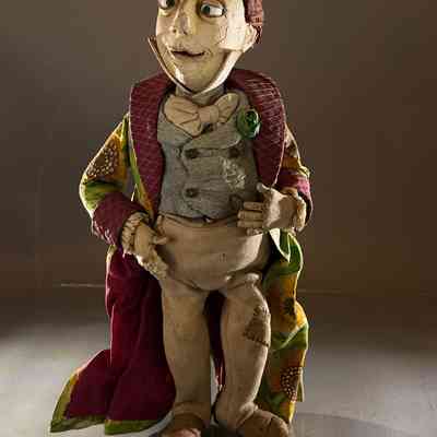 Stop-Motion Puppet – Lovable Gentleman with Sunflower-Lined Cloak