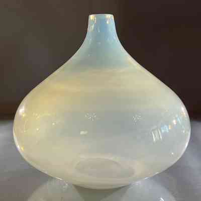 31/3/25 – 21.3.25e Vintage Handblown Opalescent Glass Vase, Possibly Blenko