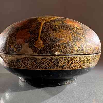 8.4.25g Indian Papier-Mâché Lidded Dish – Handpainted Floral and Foliage Motif