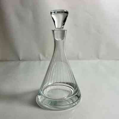 30.9.25b Mid Century Modern Crystal Glass Decanter – Etched Line Design with Stopper