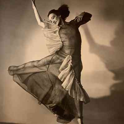 Doris Humphrey, Square Dance for Moderns (Waltz)
