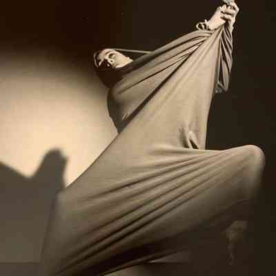 Martha Graham, Lamentations, Oblique