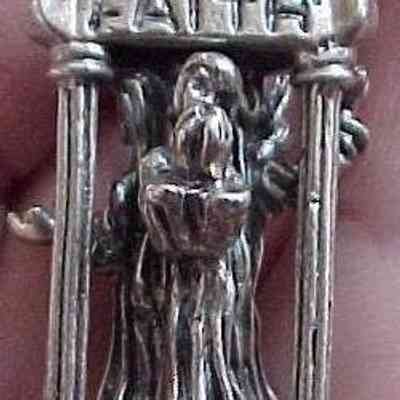 20,514 - FAITH HOPE & CHARITY LARGE NECKLACE PENDANT: 3 ANGELS OF FHC