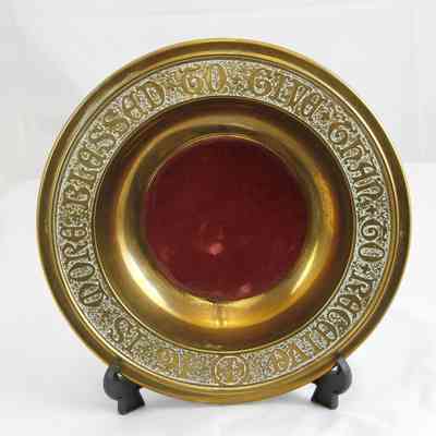17,020 - CHURCH OFFERTORY PLATE WITH DETAILED ENGRAVING
