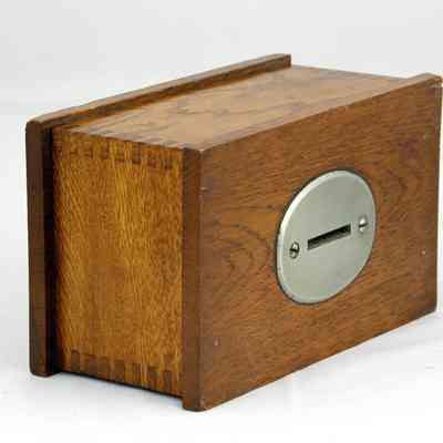 4003 - CHURCH BANK. MACHINED TOP PLATE SLOT. INTERLOCKING WOOD SIDES