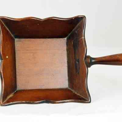 13,007 - SHORT HANDLE OFFERTORY WITH FLUTED WOVEN SQUARE SIDES