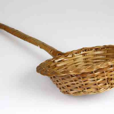 12,514 - MEDIUM HANDLE OFFERTORY WICKER-WOVEN BASKET COLLECTOR
