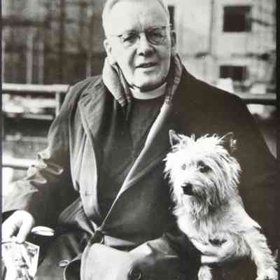 1911 – D	“CHIPPEE” THE CHURCH COLLECTING DOG